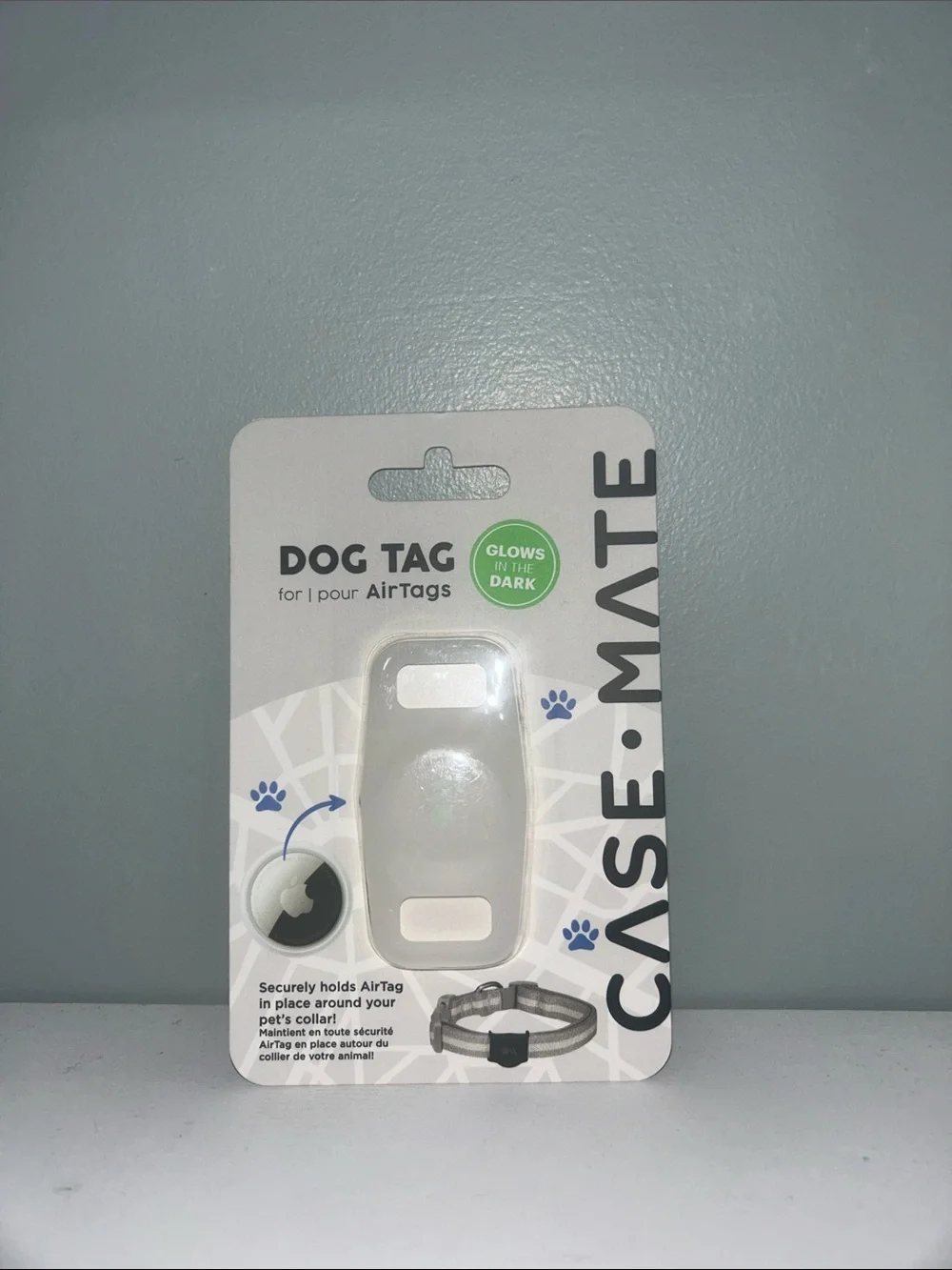 case-mate Glow-In-The-Dark White Dog Tag AirTag Case